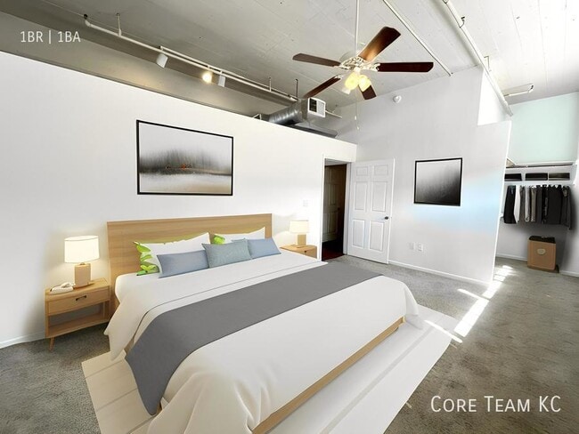 Building Photo - 320 W 7th St