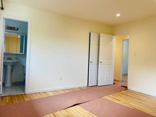 Building Photo - 18 William St