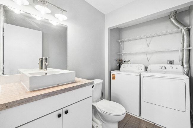 Building Photo - 7536 Courtyard Run E