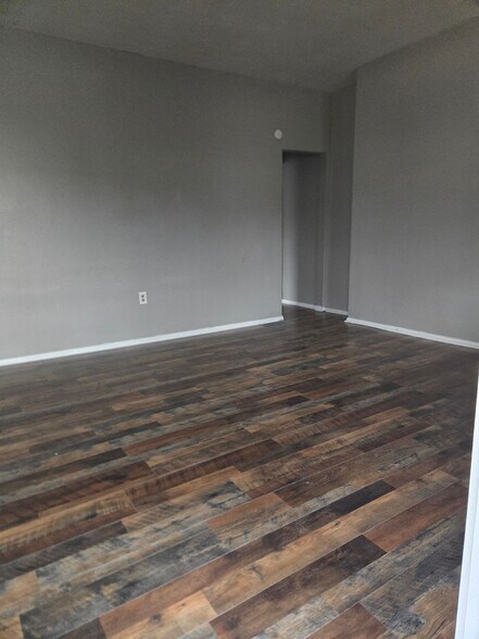 Building Photo - 98 Garfield St