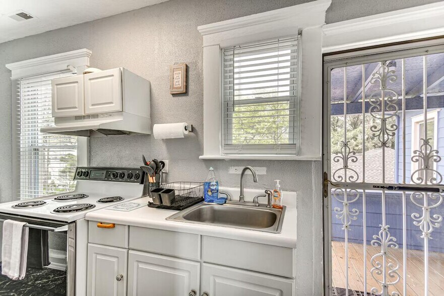 Building Photo - 9501 Granby St