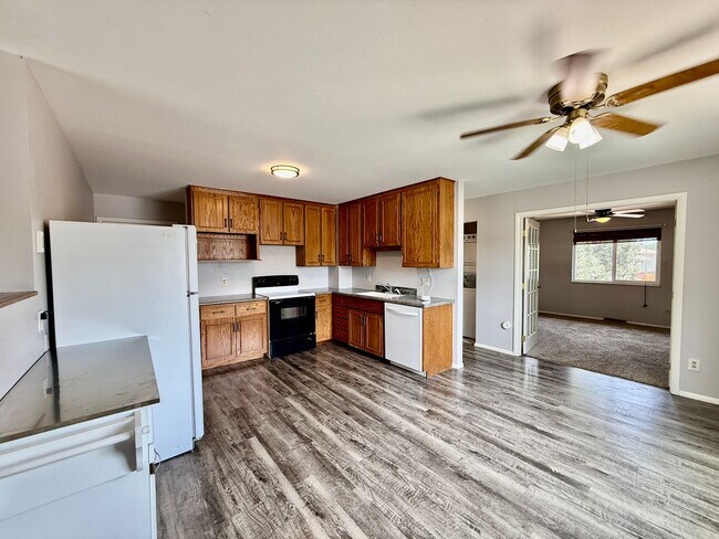 Building Photo - Tulip Way 4125-4127