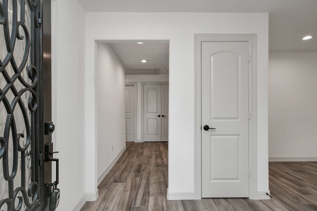 Building Photo - 1805 East Ave