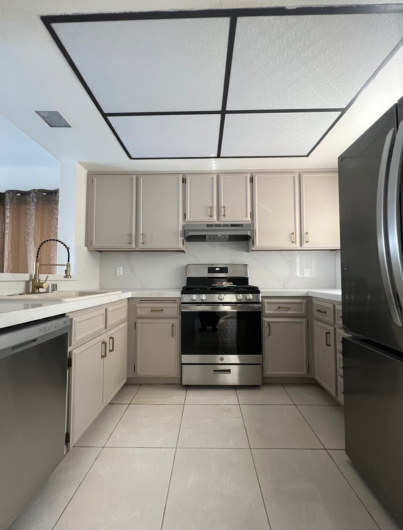 Building Photo - 8739 Pine Crest Pl