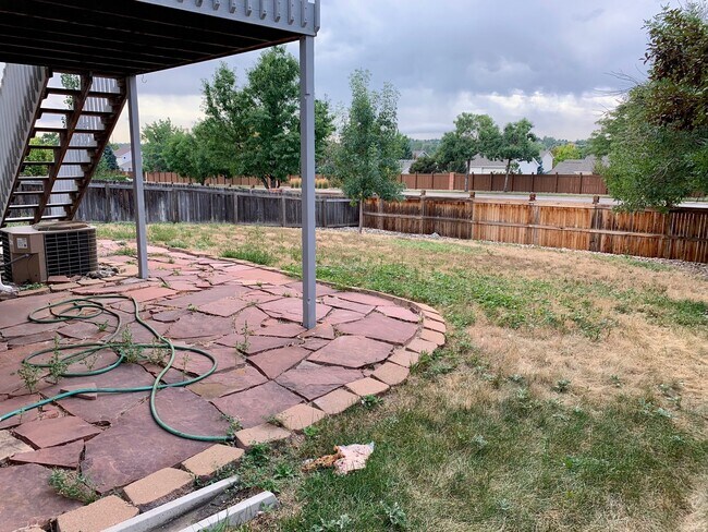 Building Photo - Renovated 4 BR/4BA Home with Large Backyar...