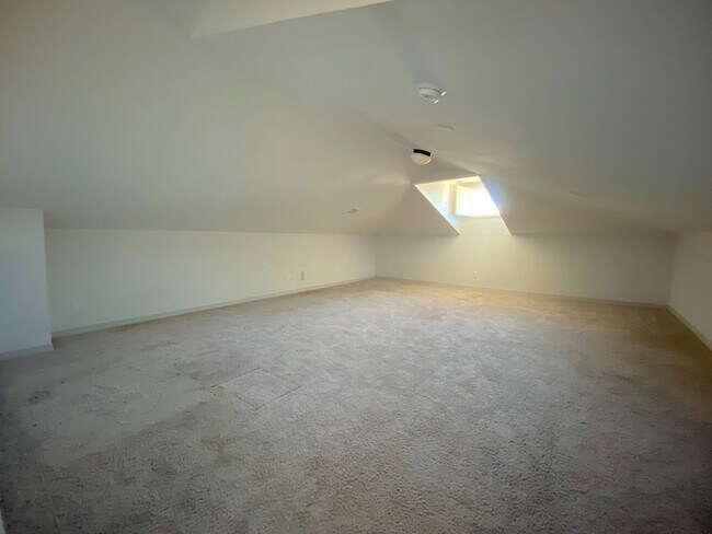 Building Photo - East El Paso 4 bed Refirg A/C