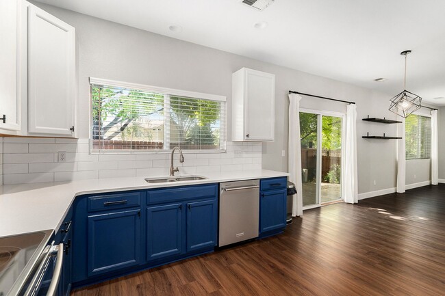 Building Photo - Beautiful 4bed/3bath Home in Marina Point