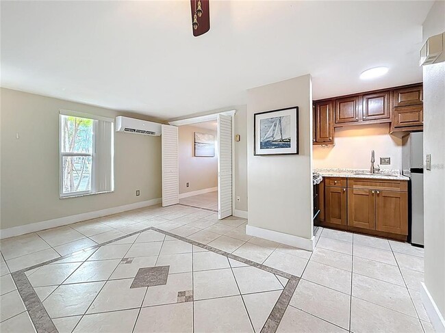 Building Photo - 2600 N Paula Dr