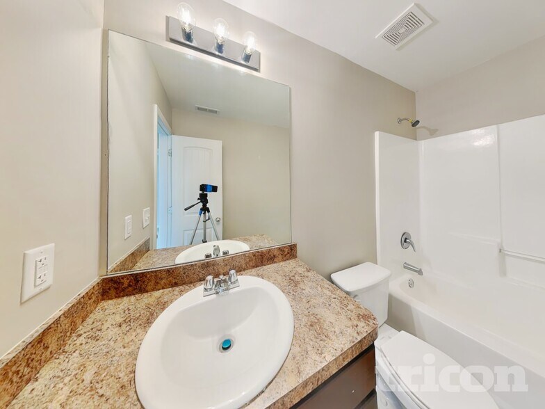 Building Photo - 76 Wyndham Ct