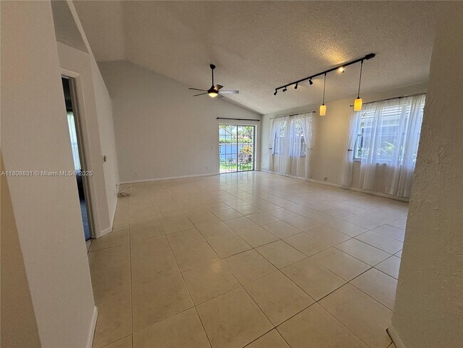 Building Photo - 9366 Arborwood Cir