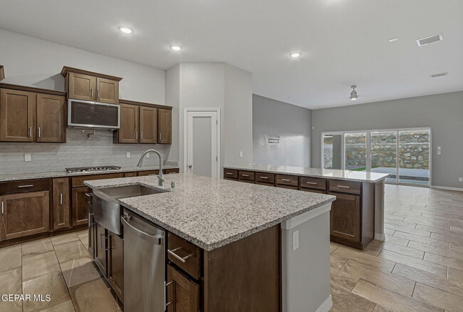 Building Photo - 15033 Imagine Dr