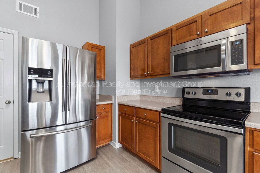 Building Photo - 742 Saltair Ln