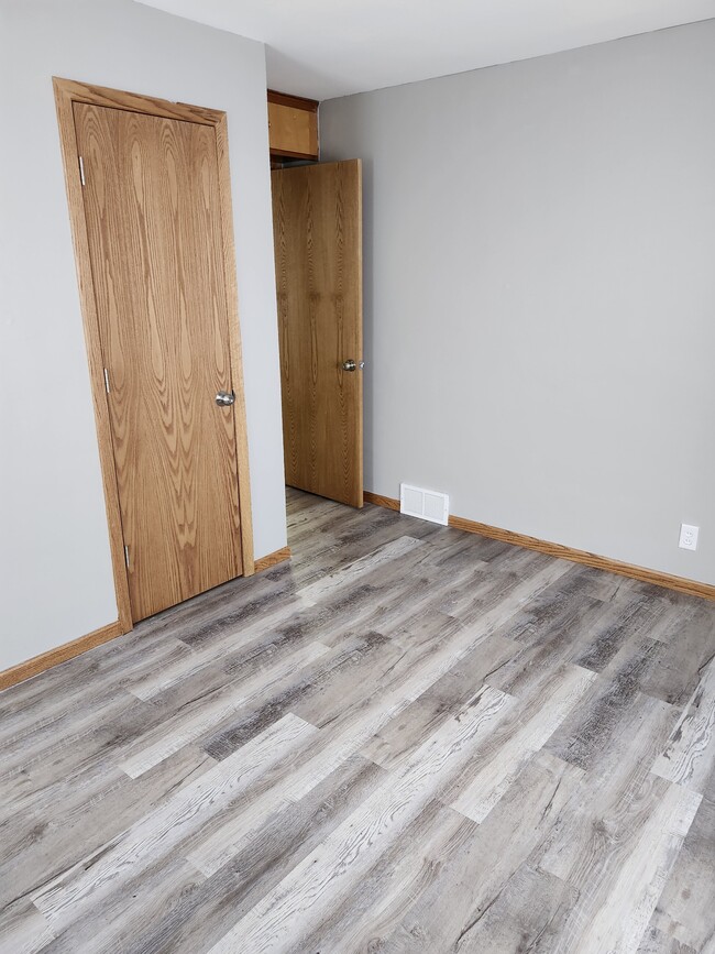 Building Photo - 8983 Van Buren St NE