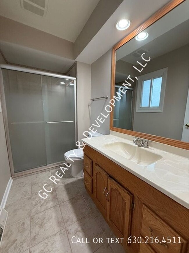 Building Photo - 609 Pinecroft Dr