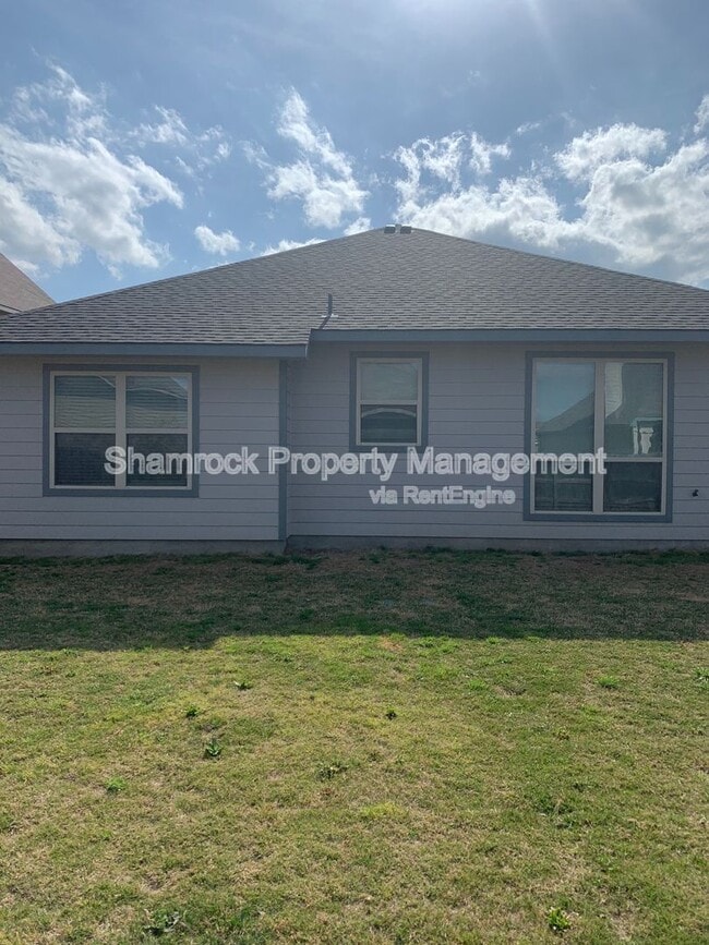 Building Photo - 3228 Samson Dr