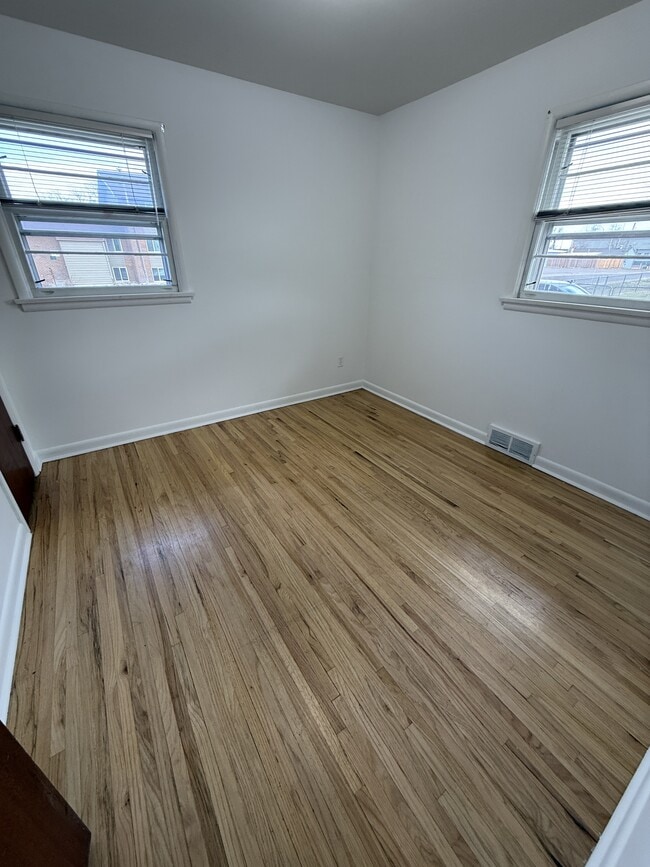 Building Photo - 628 3rd Ave NW