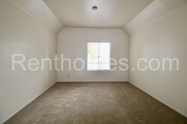 Building Photo - 510 Camino De La Reina