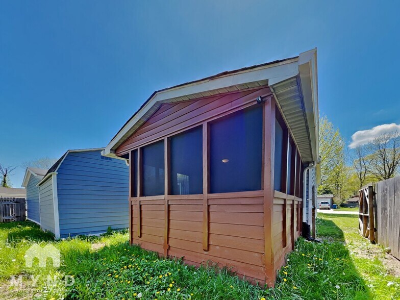 Building Photo - 3904 Ireland Dr