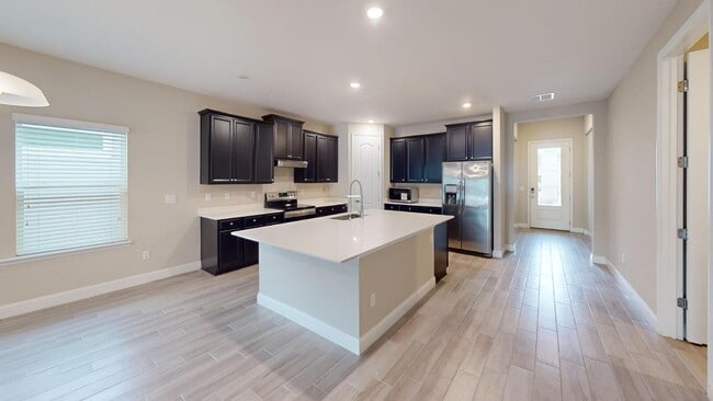 Building Photo - "Spacious 5-Bedroom Retreat in Jacksonville - 2,623 Sq Ft of Comfort!"