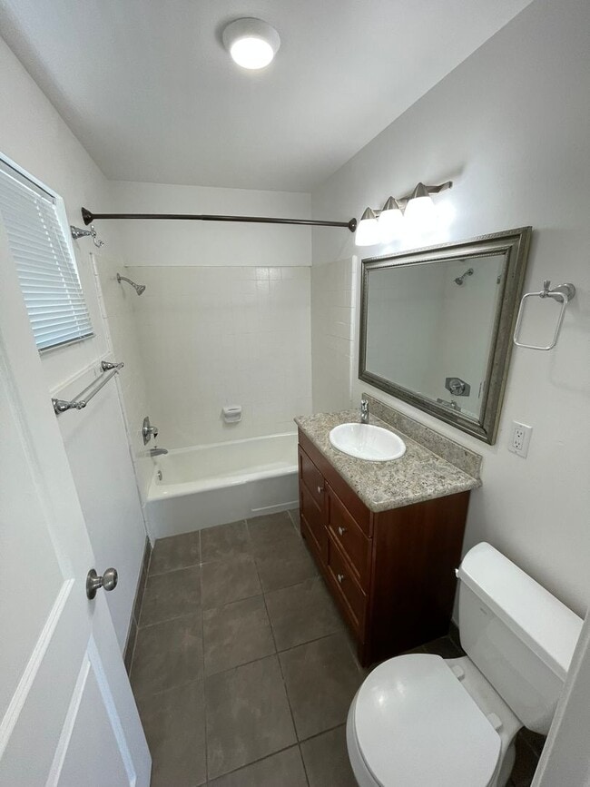 Building Photo - 3745 Portofino Way