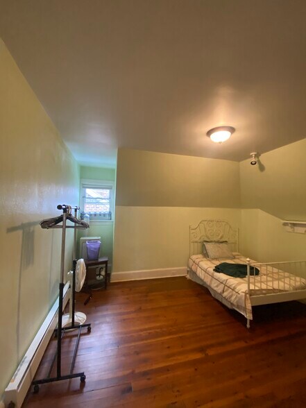 Building Photo - 4715 Wallingford St