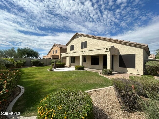 Building Photo - 7215 E Whistling Wind Way