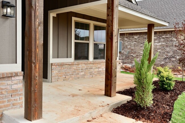 Building Photo - Brand New Home Shawnee OK. First Month Free!