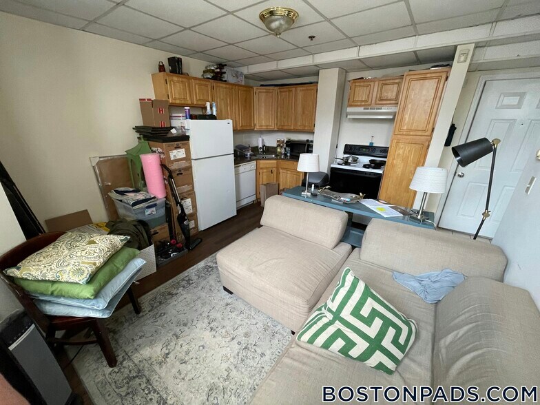 Building Photo - 1209 Boylston St
