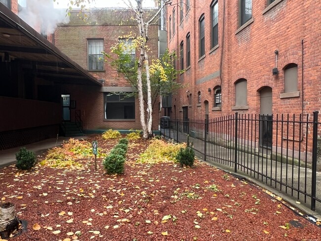 Building Photo - 74 Union Pl