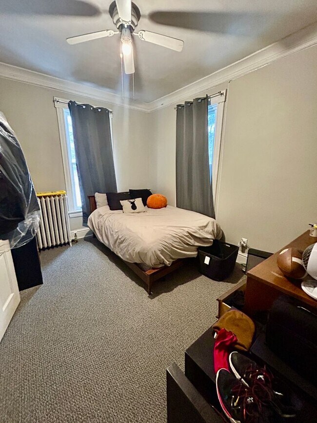 Building Photo - 2115 E 1st St