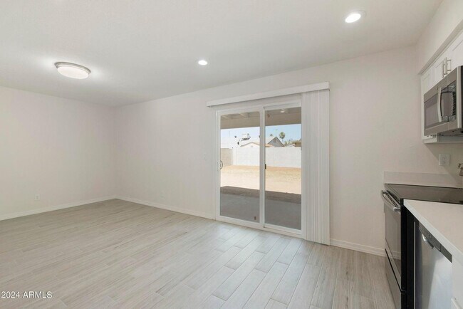 Building Photo - 3316 E Helena Dr