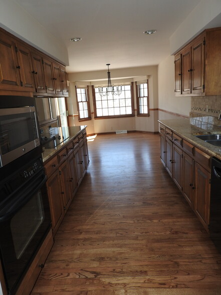 Kitchen - 1720 W Bradford Dr