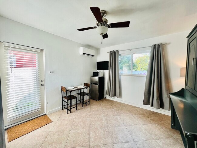 Building Photo - 11400 NE 13th Ave