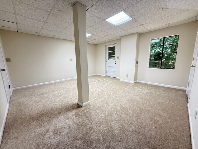Building Photo - 1476 Lively Ridge Rd NE