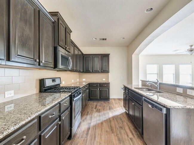 Building Photo - 120 Sawtooth Dr