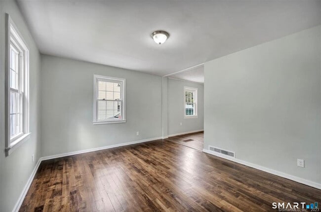 Building Photo - 607 Hartford Rd