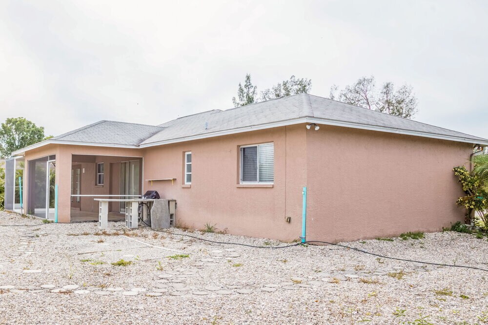 Building Photo - 811 SW 14th Pl