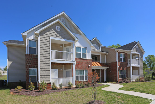 Exterior - Reidsville Ridge Apartments