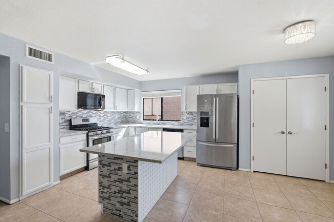 Building Photo - 10008 E Paseo San Ardo