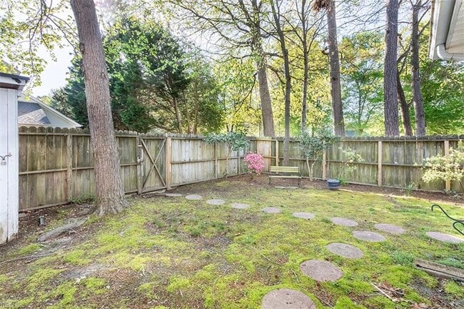 Building Photo - 100 Larkspur Hollow