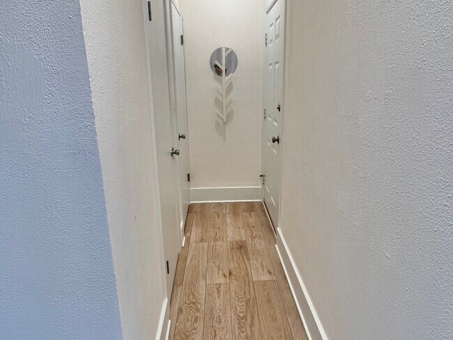 Building Photo - 77 Glenbrook Rd