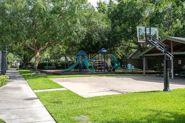 Building Photo - 10631 Del Monte Dr