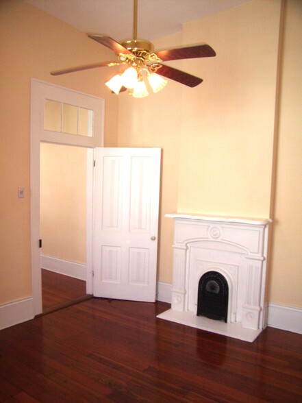 Building Photo - 447 Elmira Ave