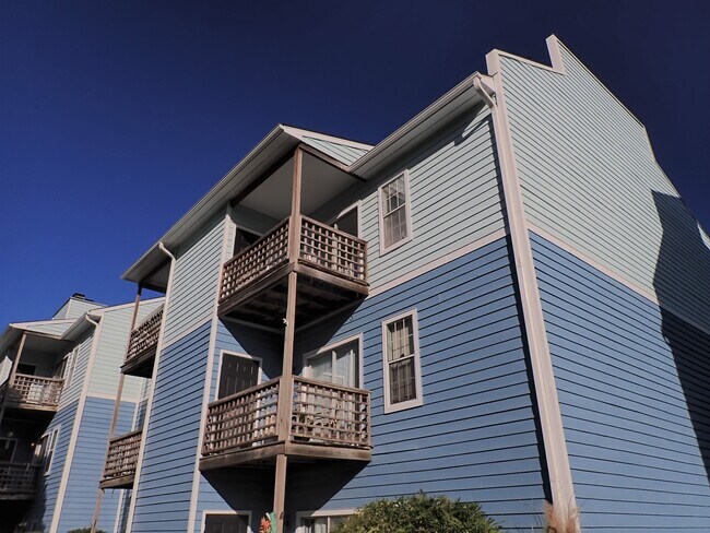 View of exterior of building. - 4210 Wilshire Blvd