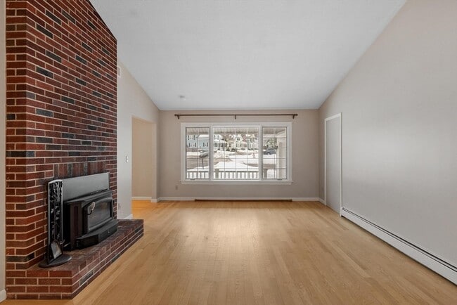 Building Photo - 101 Elmcrest Rd