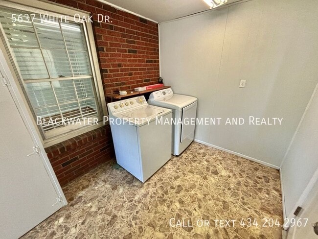 Building Photo - 5637 White Oak Dr