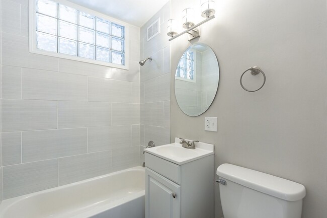 Building Photo - COMING SOON: Beautiful and Renovated Property in Raytown!