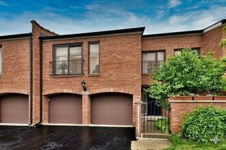Building Photo - 2S726 Williamsburg Ct