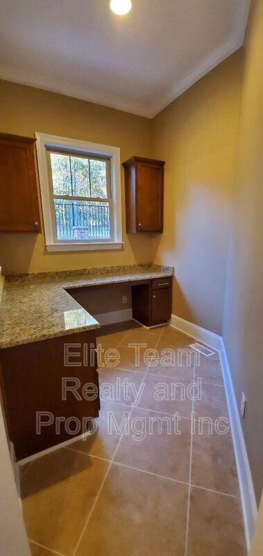 Building Photo - 550 Cottonfield Cir