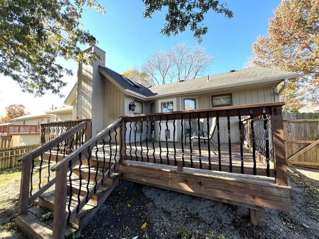 Building Photo - SEE IT NOW: Bright & Spacious Living in the Heart of North Kansas City!